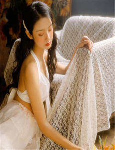 俄比基尼美女巡游-电车男女主角